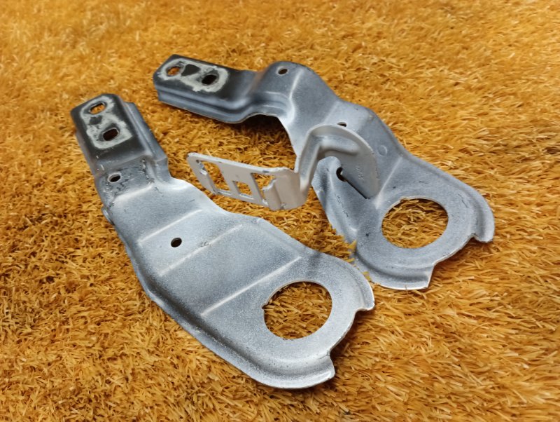 Кронштейн амортизатора капота, 1420 рублей, Красноярск