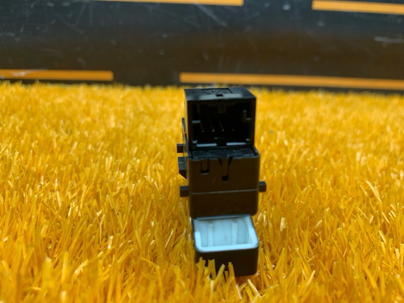 Кнопка центрального замка, 100 рублей, Красноярск