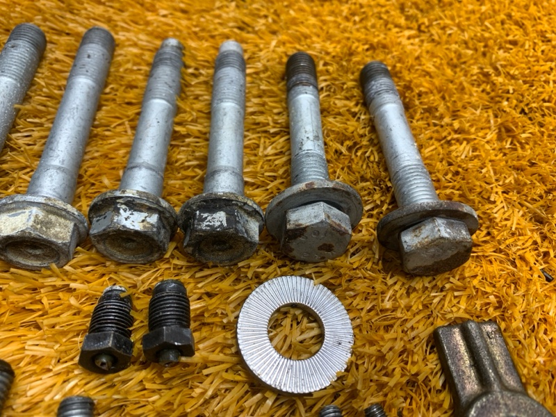 Болты и гайки задней подвески, 1000 рублей, Красноярск