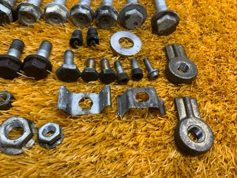 Болты и гайки задней подвески, 1000 рублей, Красноярск