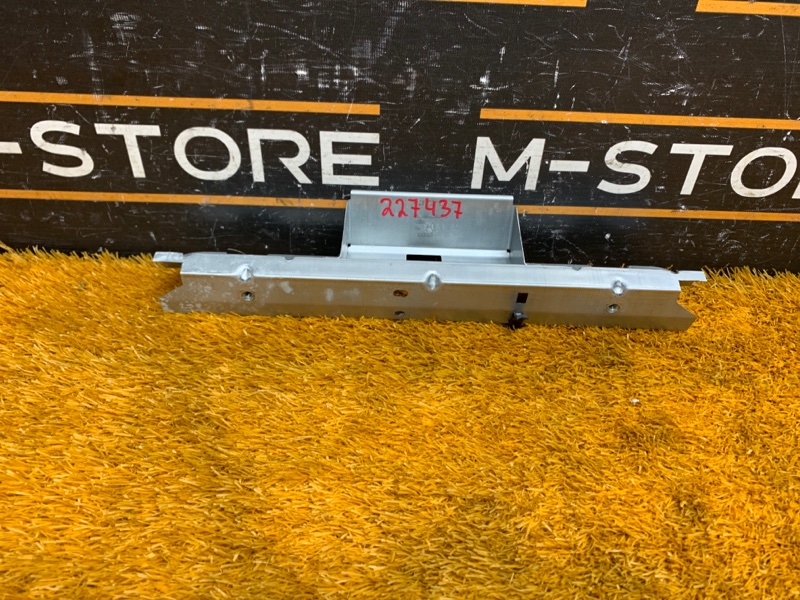 Кронштейн ручки открывания багажника, 300 рублей, Красноярск