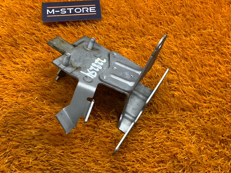 кронштейн, 300 рублей, Красноярск