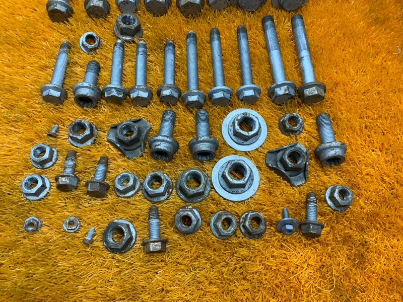 Болты и гайки задней подвески, 800 рублей, Красноярск