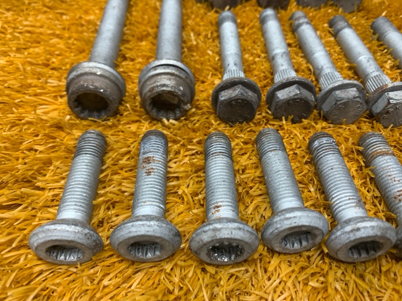 Болты и гайки задней подвески, 800 рублей, Красноярск