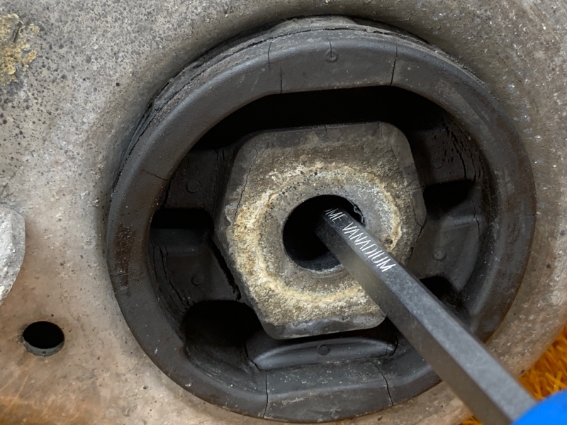 Балка поперечная (подрамник), 1700 рублей, Красноярск