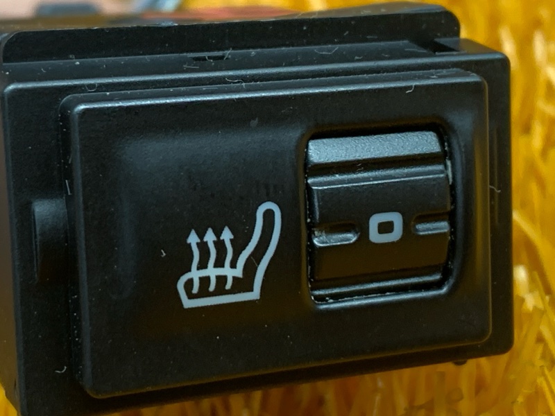 Кнопка подогрева сидений, 300 рублей, Красноярск