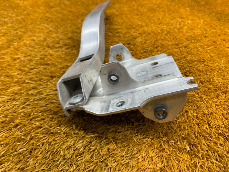 Кронштейн радиатора, 1280 рублей, Красноярск