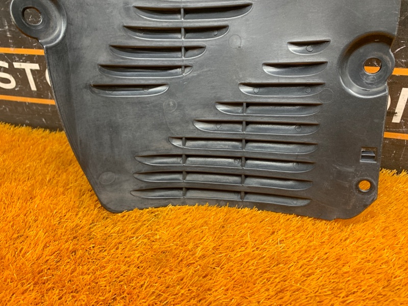 подкрылок, 300 рублей, Красноярск