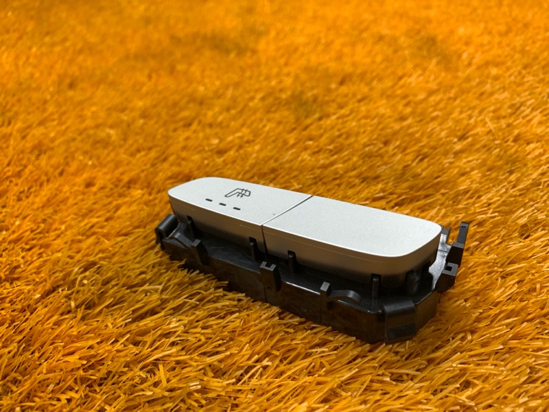 Кнопка подогрева сидений, 800 рублей, Красноярск