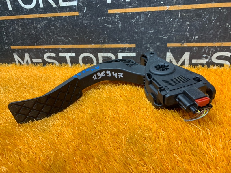 педаль газа, 500 рублей, Красноярск