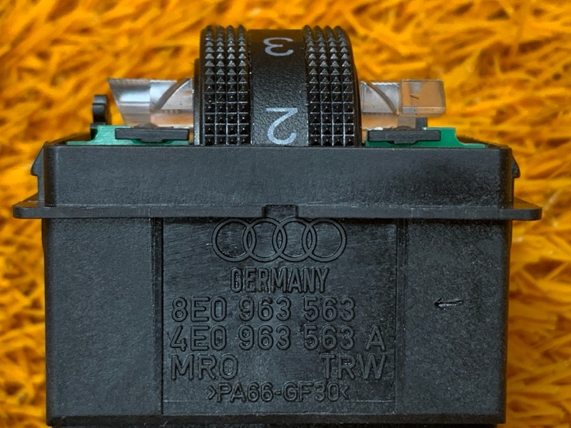 Кнопка подогрева сидений, 400 рублей, Красноярск