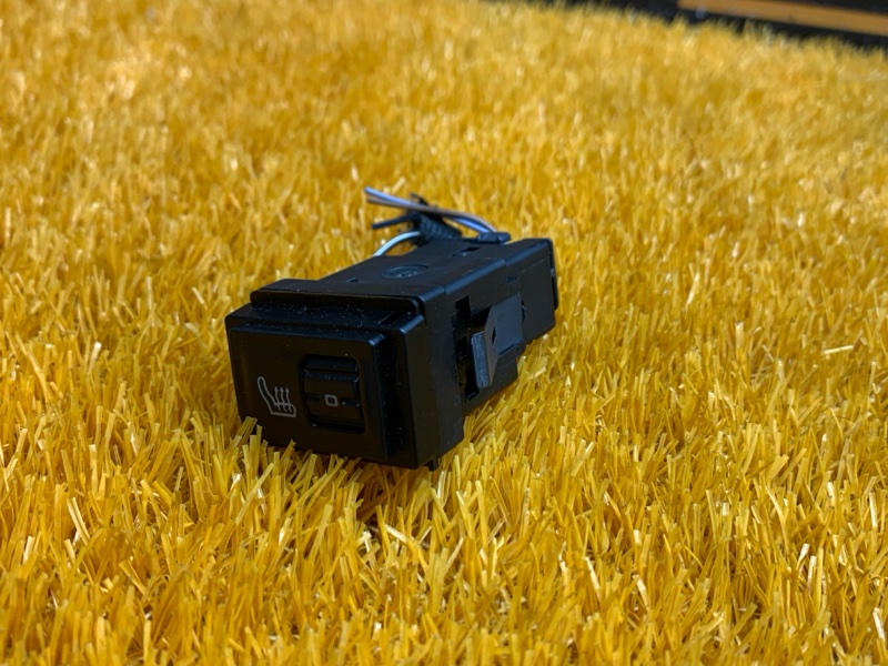 Кнопка подогрева сидений, 300 рублей, Красноярск