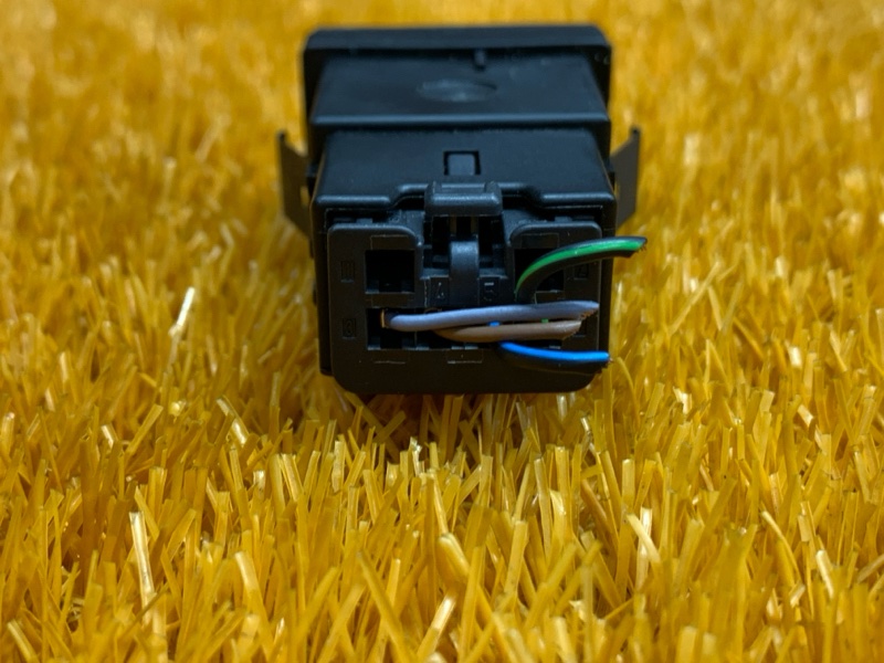 Кнопка подогрева сидений, 300 рублей, Красноярск