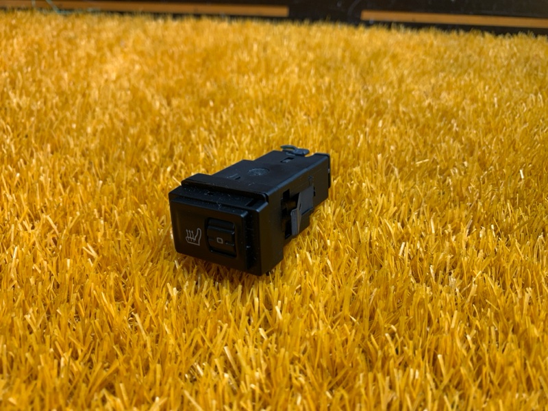 Кнопка подогрева сидений, 300 рублей, Красноярск