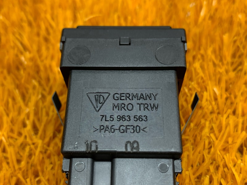 Кнопка подогрева сидений, 300 рублей, Красноярск