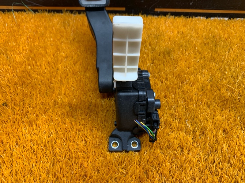 педаль газа, 500 рублей, Красноярск