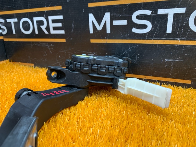 педаль газа, 500 рублей, Красноярск