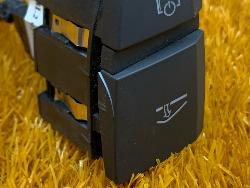 Кнопка открывания бардачка, 200 рублей, Красноярск