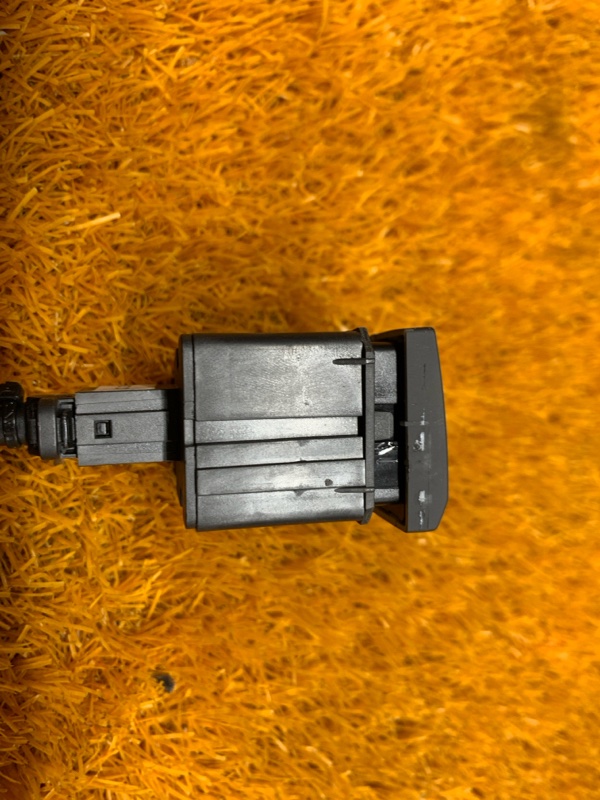 Кнопка открывания бардачка, 200 рублей, Красноярск