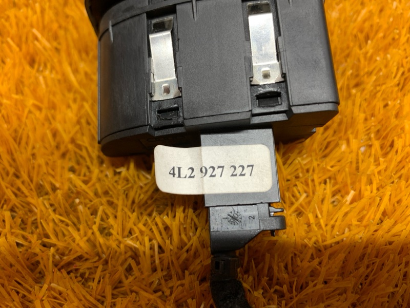 Кнопка открывания бардачка, 200 рублей, Красноярск