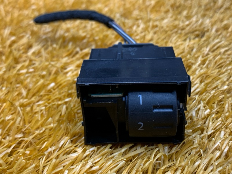 Кнопка подогрева сидений, 200 рублей, Красноярск