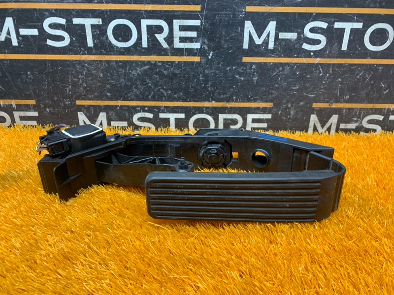 педаль газа, 1300 рублей, Красноярск