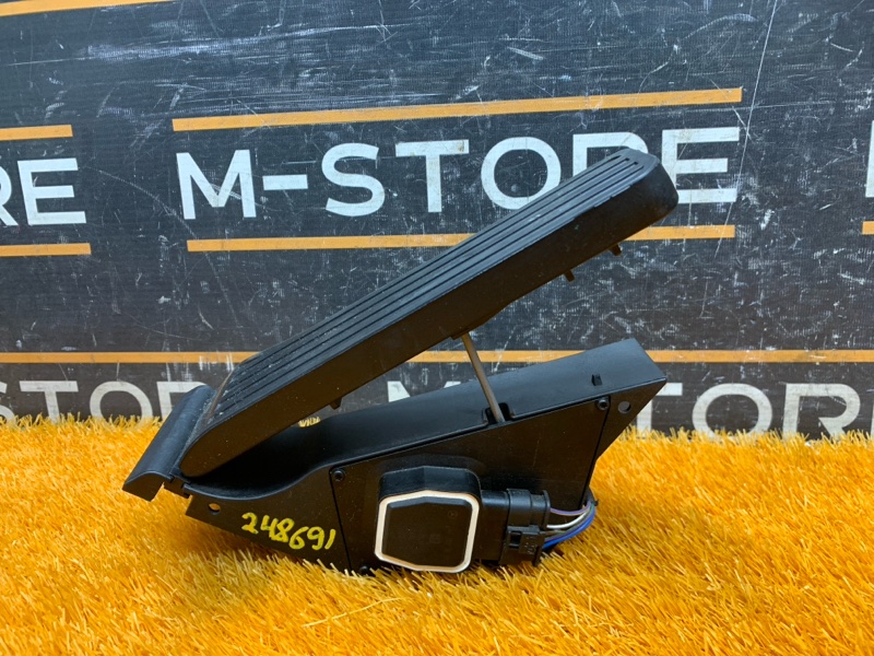 педаль газа, 1000 рублей, Красноярск