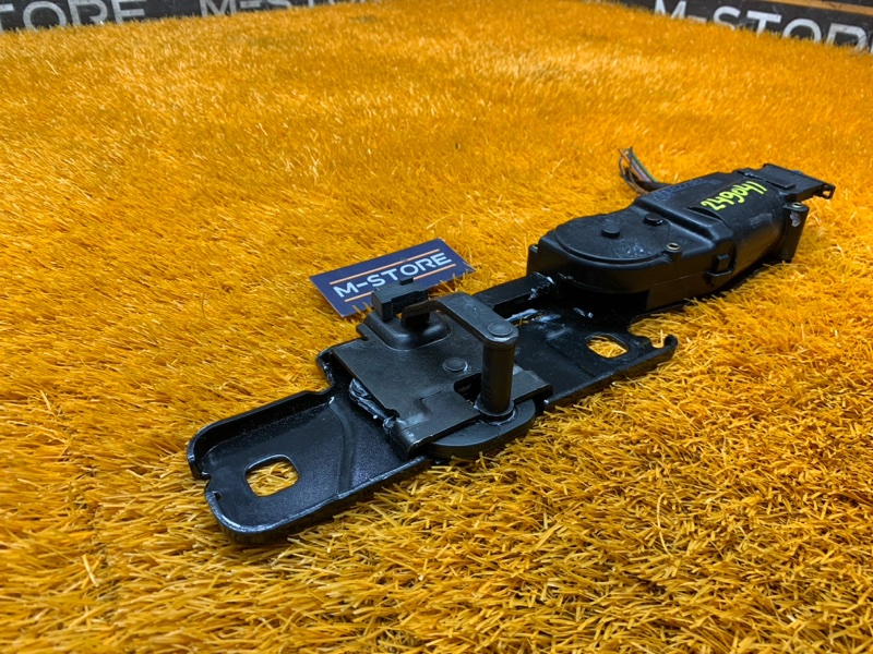 Доводчик крышки багажника, 4300 рублей, Красноярск