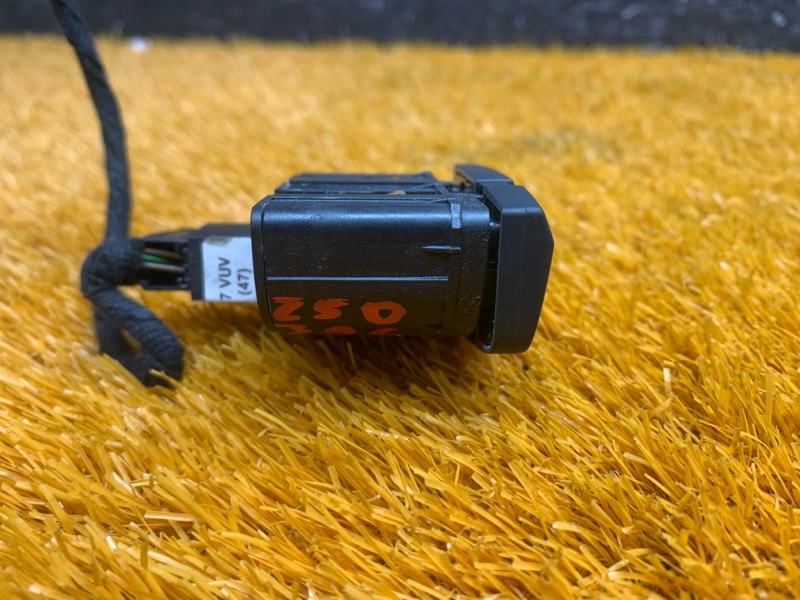 Кнопка открывания бардачка, 300 рублей, Красноярск