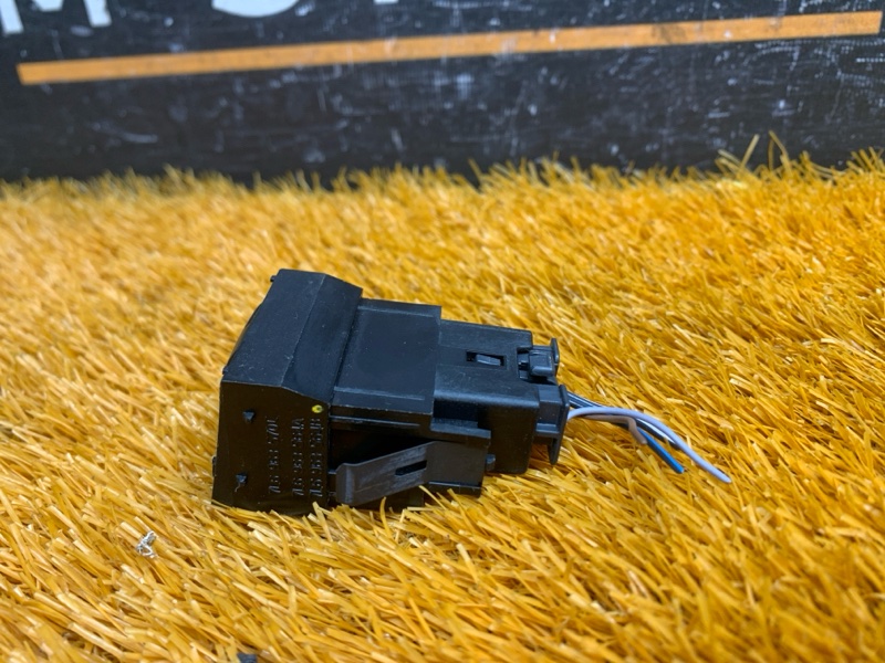 Кнопка подогрева сидений, 200 рублей, Красноярск