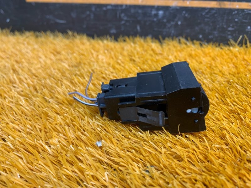 Кнопка подогрева сидений, 200 рублей, Красноярск