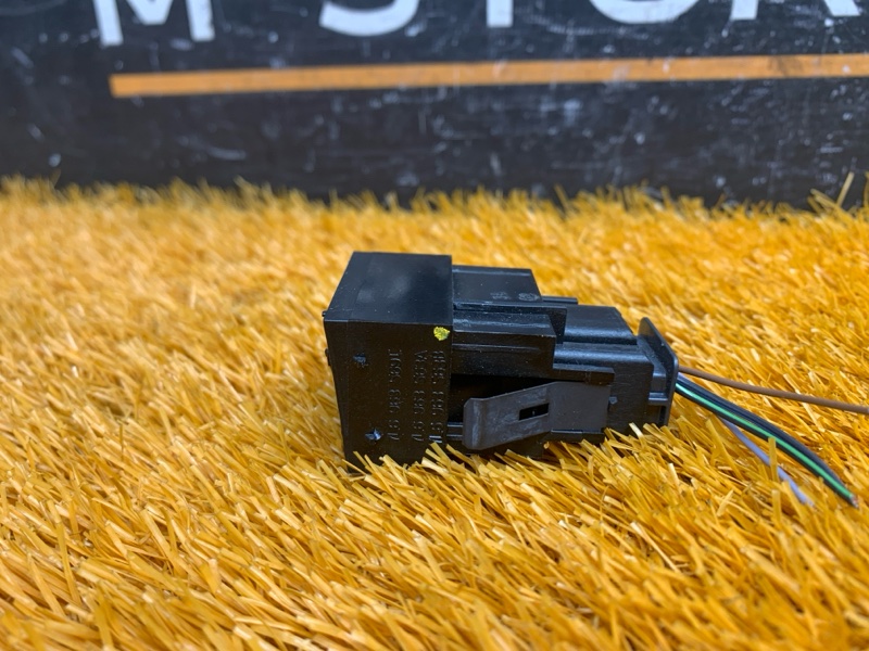 Кнопка подогрева сидений, 200 рублей, Красноярск