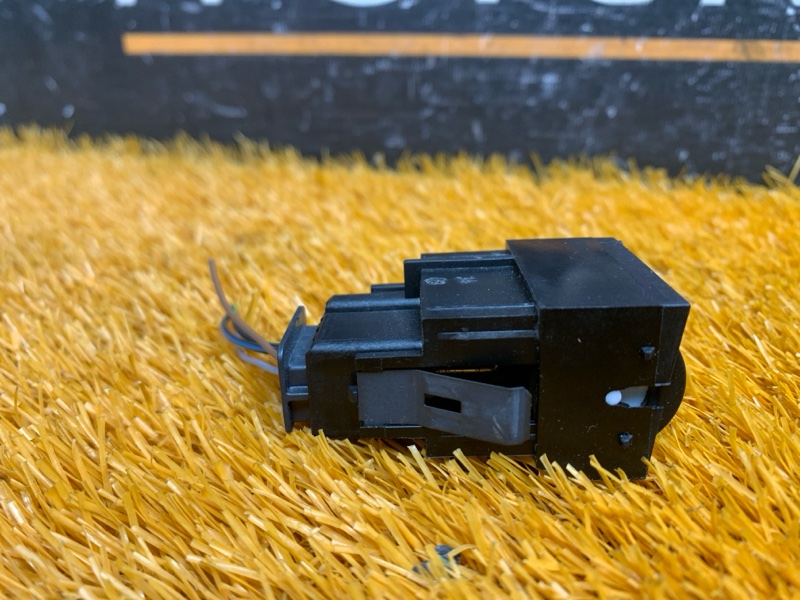 Кнопка подогрева сидений, 200 рублей, Красноярск