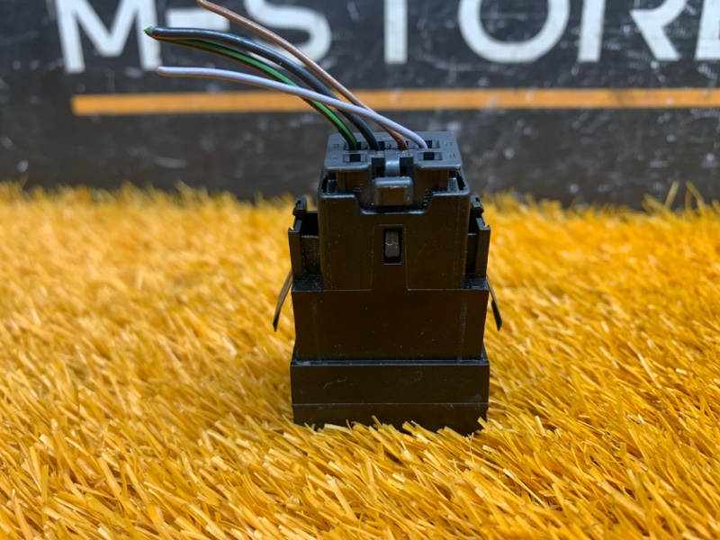 Кнопка подогрева сидений, 200 рублей, Красноярск