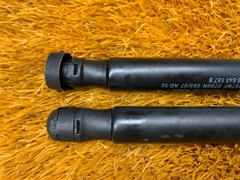 Амортизатор стекла багажника, 440 рублей, Красноярск