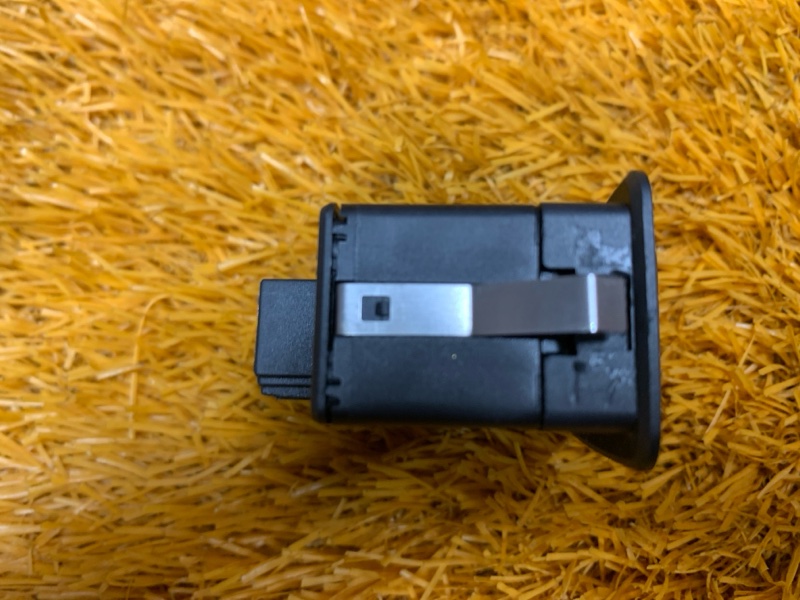 кнопка стеклоподъемника, 500 рублей, Красноярск