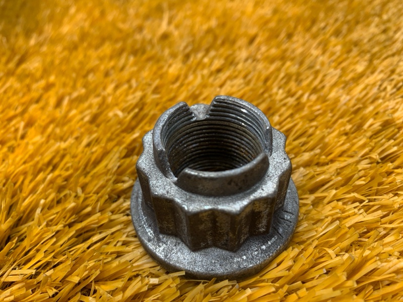 Гайка привода, 100 рублей, Красноярск