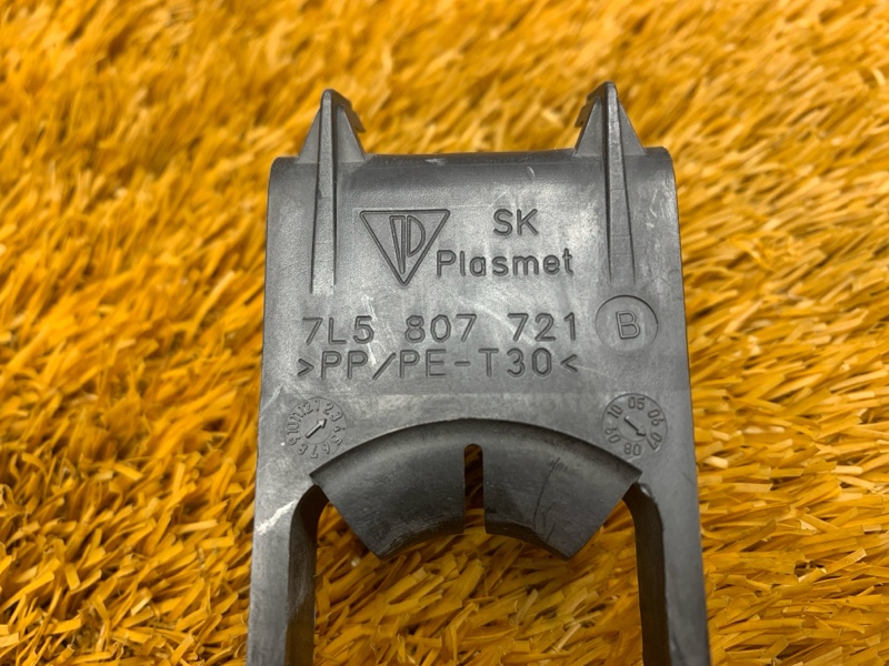 Кронштейн форсунки омывателя фары, 260 рублей, Красноярск