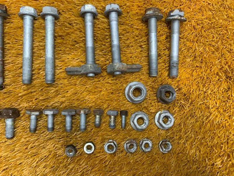 Болты и гайки задней подвески, 1000 рублей, Красноярск