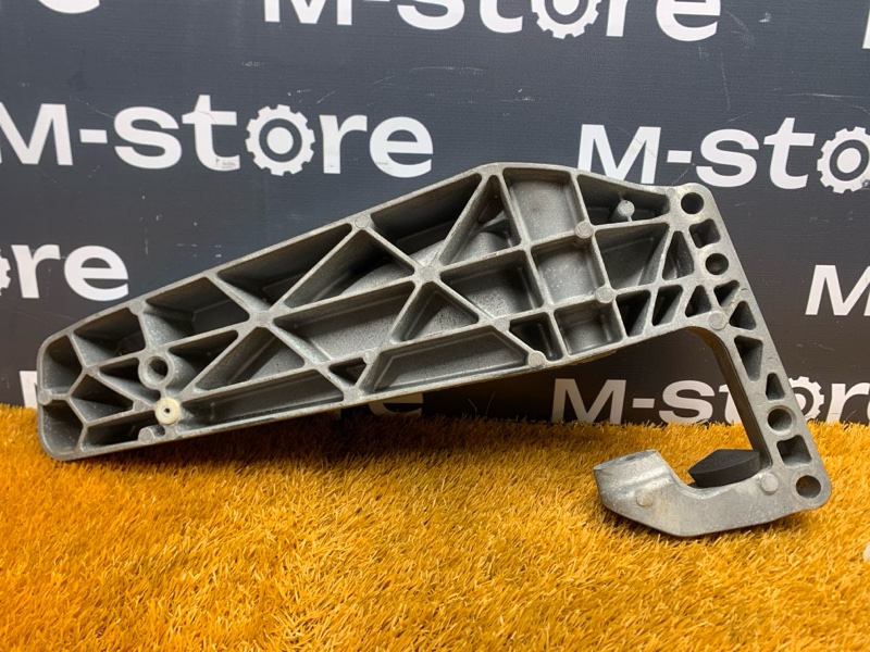 Кронштейн КПП, 500 рублей, Красноярск