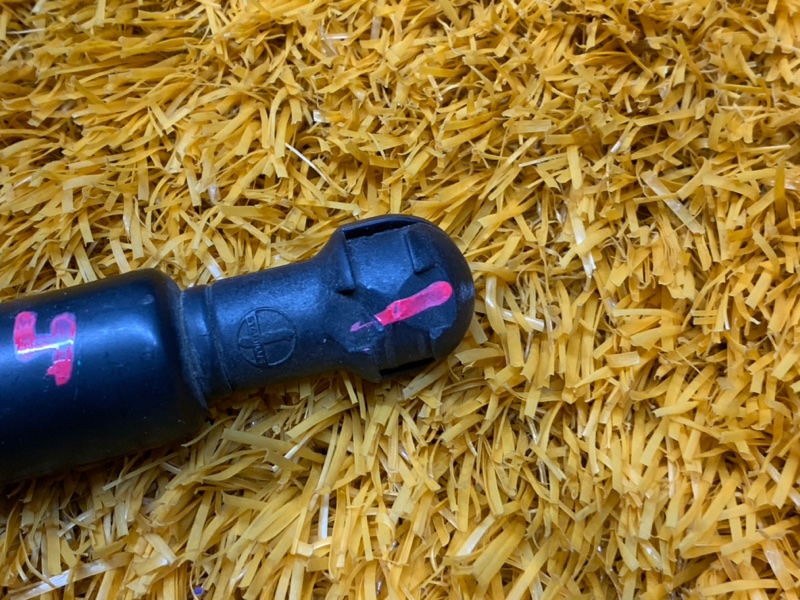 амортизатор капота, 700 рублей, Красноярск