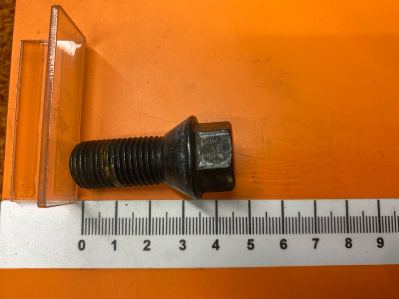 болт колесный, 2000 рублей, Красноярск