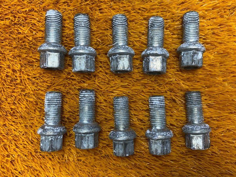 болт колесный, 2000 рублей, Красноярск