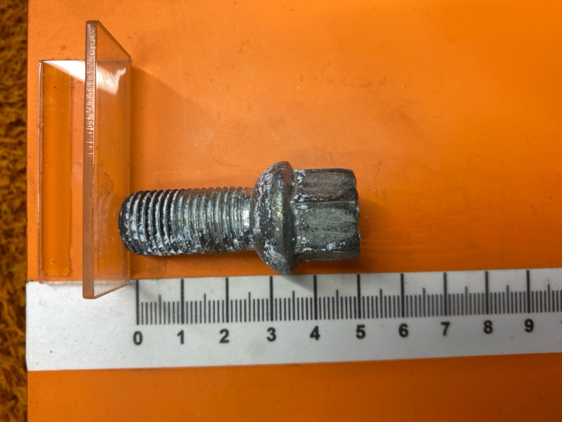 болт колесный, 2000 рублей, Красноярск