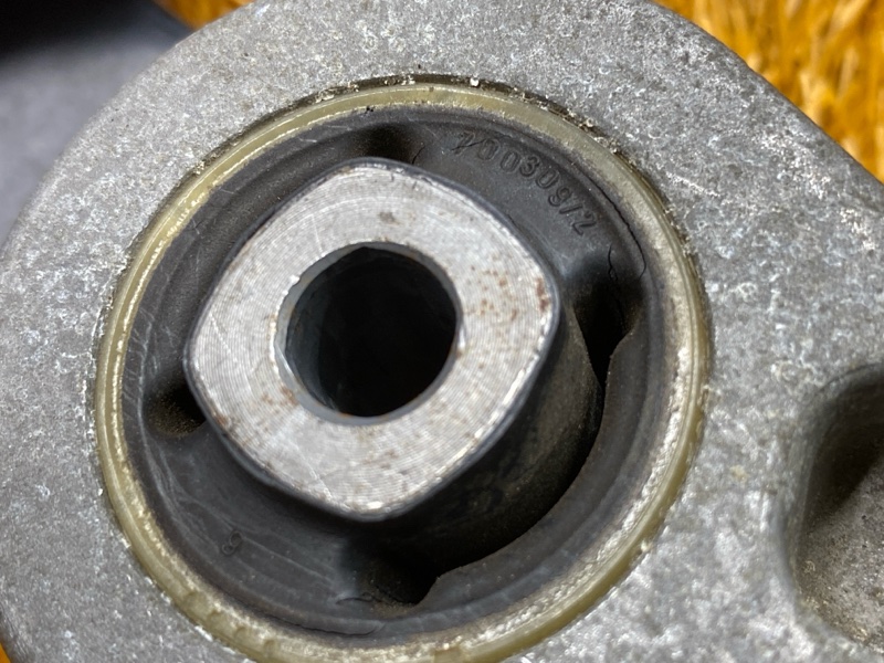 подушка двигателя, 1000 рублей, Красноярск