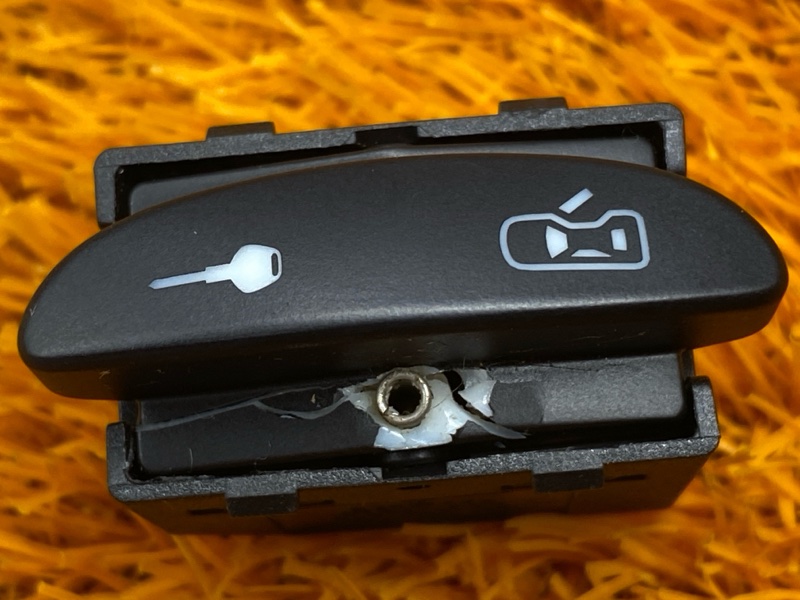 Кнопка центрального замка, 100 рублей, Красноярск