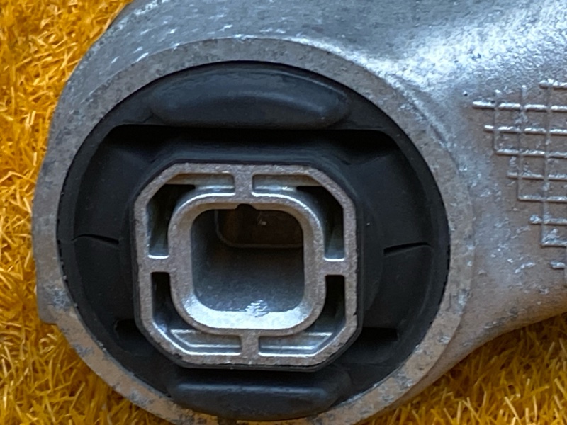 Балка поперечная (подрамник), 3230 рублей, Красноярск