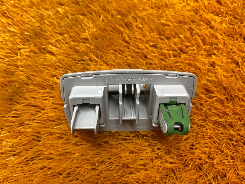 Крючок солнцезащитного козырька, 280 рублей, Красноярск