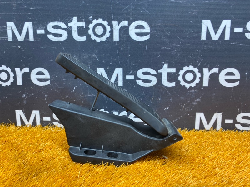 педаль газа, 1000 рублей, Красноярск