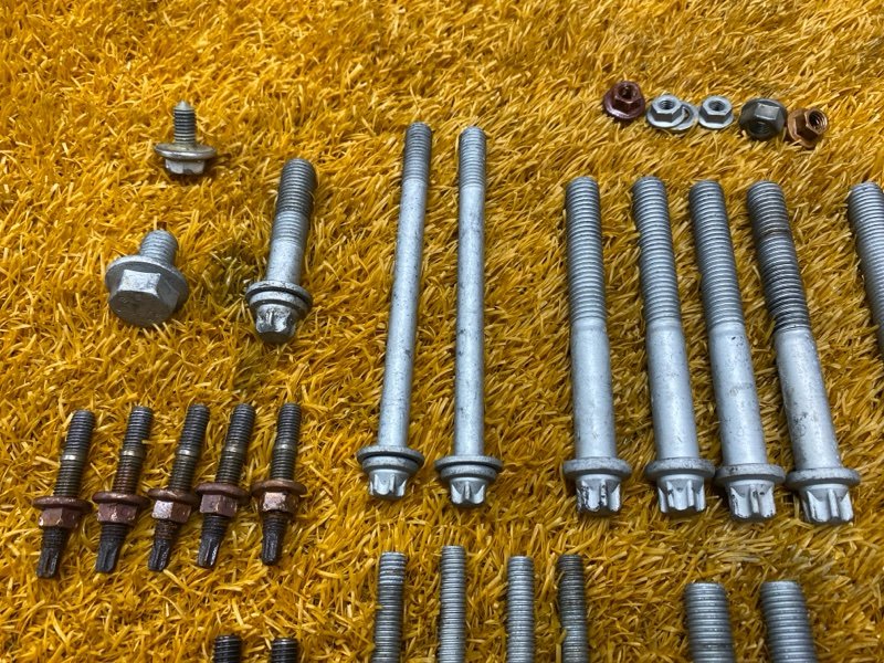 Болты и гайки ДВС, 1000 рублей, Красноярск